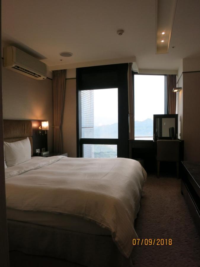 Rhine Inn Цзилун Экстерьер фото
