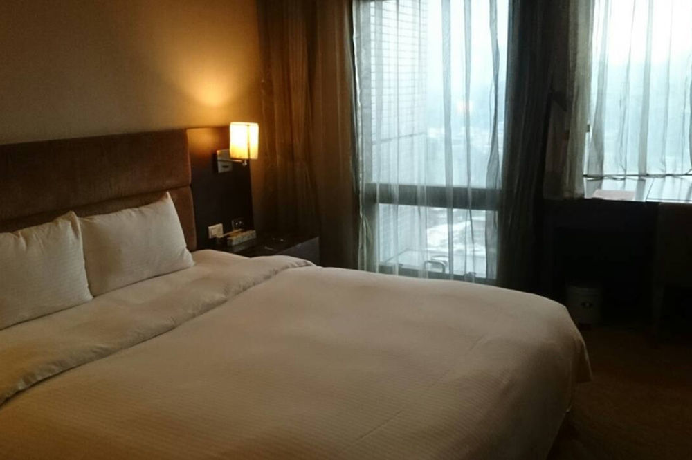 Rhine Inn Цзилун Экстерьер фото