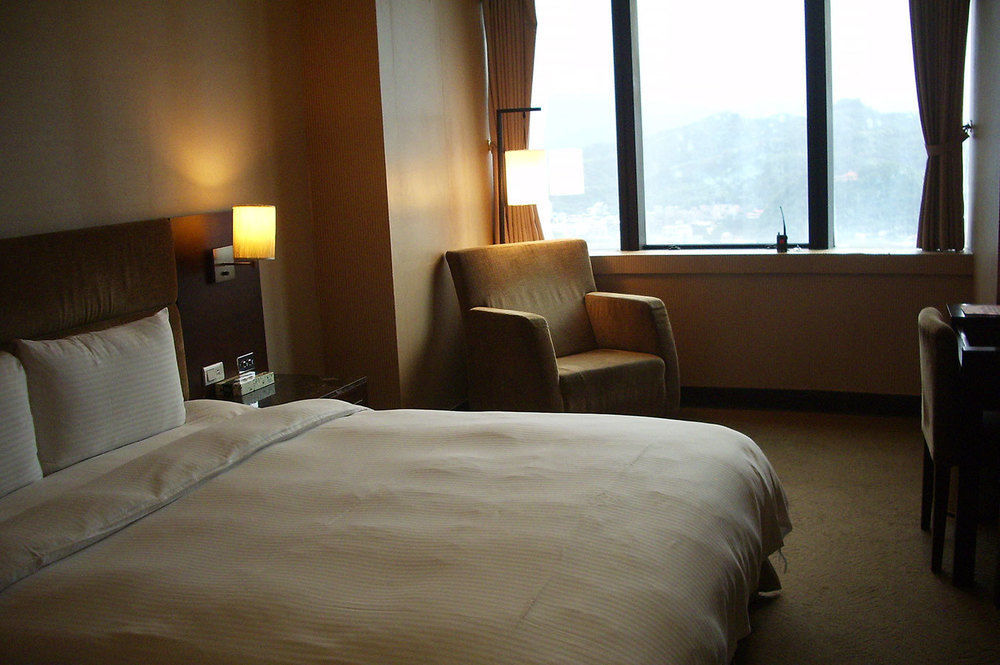Rhine Inn Цзилун Экстерьер фото